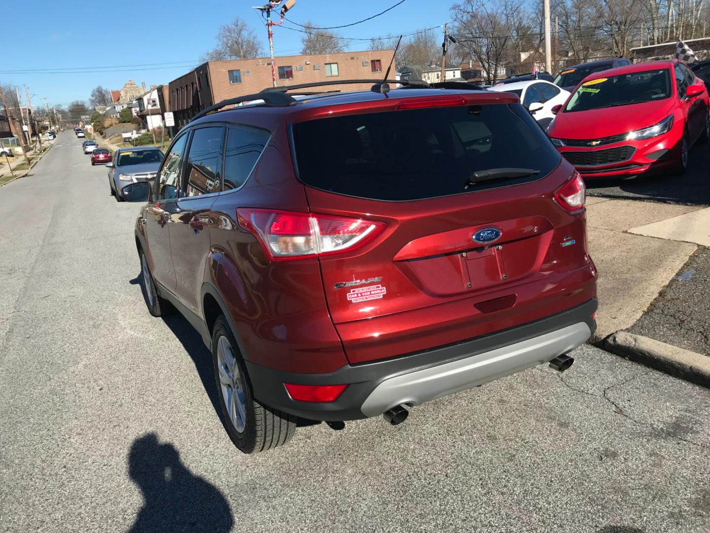 2015 Red /Gray Ford Escape SE (1FMCU9GX6FU) with an 1.6 V4 engine, Automatic transmission, located at 577 Chester Pike, Prospect Park, PA, 19076, (610) 237-1015, 39.886154, -75.302338 - Photo#5